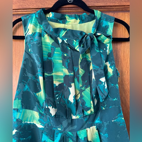 Merano beautiful green dress- Size 6 - Picture 2 of 5